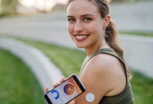 Uma pessoa feliz convivendo com diabetes precisa seguir passos para não deixar a doença desanimar