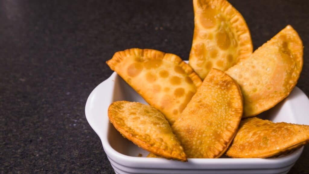 A boa notícia é que sim, pessoas com diabetes podem consumir pastel.