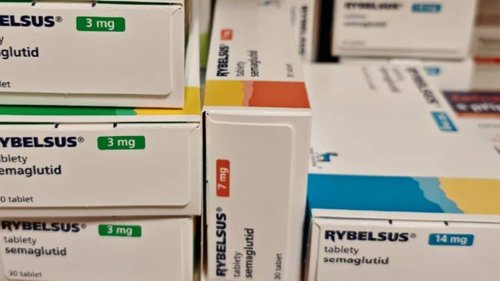 Entre os produtos irregulares identificados, um em especial chama a atenção por ser amplamente utilizado por pessoas com diabetes tipo 2: o Rybelsus, que contém o princípio ativo semaglutida.