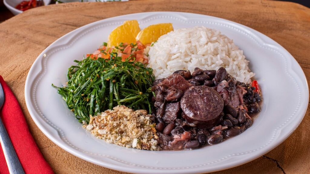 Feijoada e diabetes: por que a glicose pode subir até 6 horas depois do almoço feijoada e diabetes