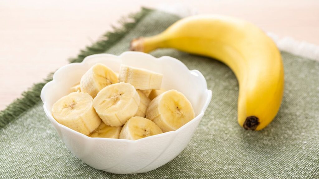 Banana antes de dormir aumenta a glicose? O que quem tem diabetes precisa saber sobre a ceia diabetes e banana
