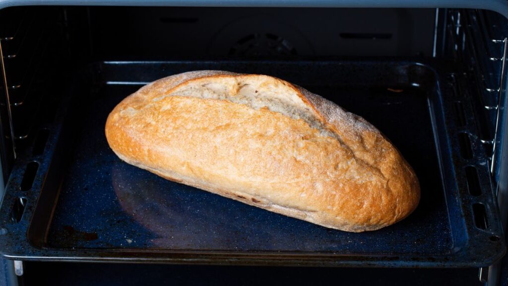 Congelar o pão antes de comer pode ajudar a reduzir o impacto na glicose de quem tem diabetes? Nutricionista explica pão diabetes