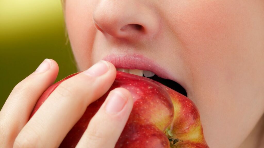 Diabetes: trocar refeições por frutas pode estar sabotando o controle da sua glicose; entenda frutas e diabetes