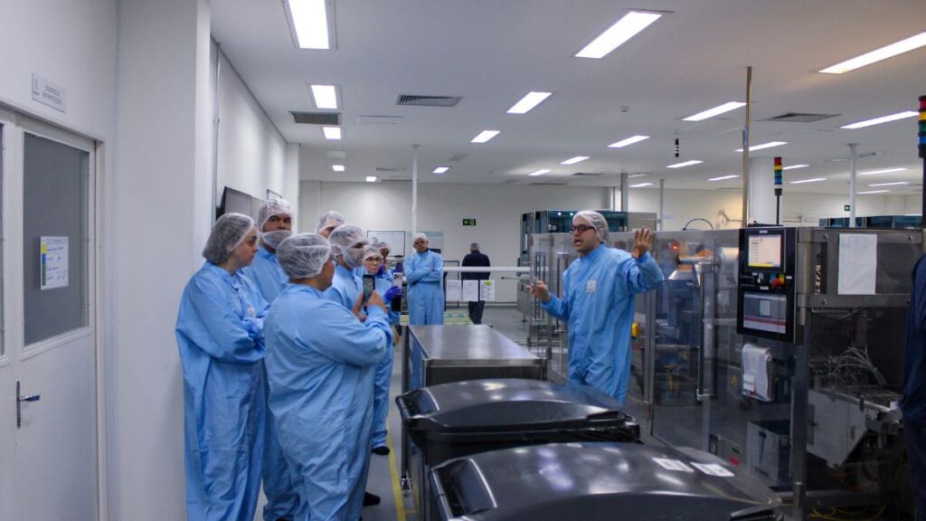 Insulina glargina no SUS - visita influenciadores à fábrica Biomm