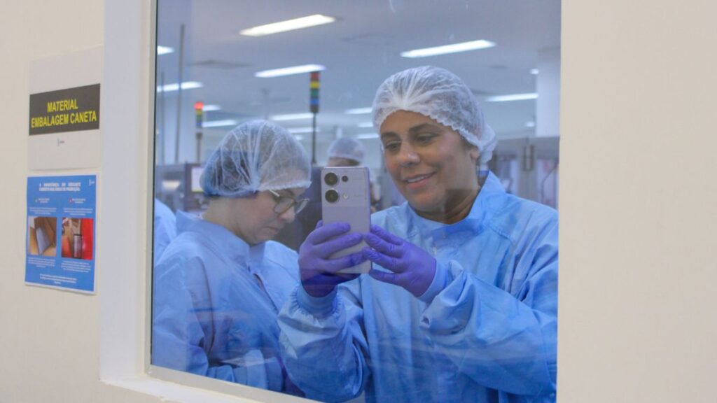 Insulina glargina no SUS - visita influenciadores à fábrica Biomm