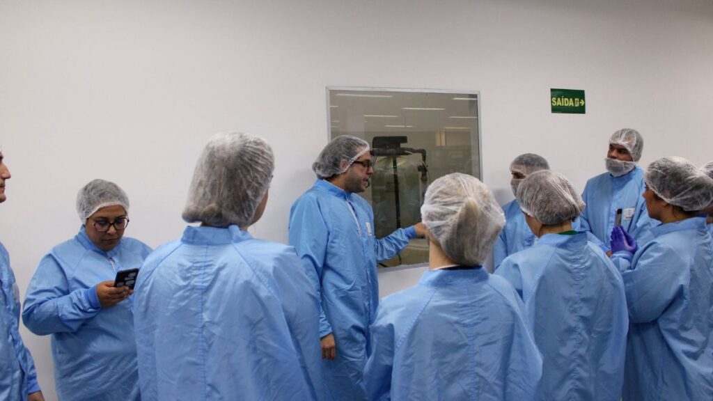 Insulina glargina no SUS - visita influenciadores à fábrica Biomm