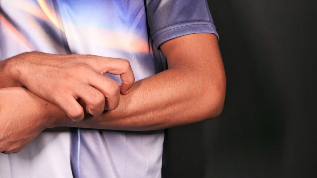 Diabetes pode causar coceira na pele? Dermatologista explica coceira diabetes