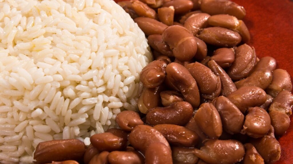 Arroz, feijão, frutas e pão podem continuar no cardápio de quem tem diabetes? Nutricionista explica diabetes