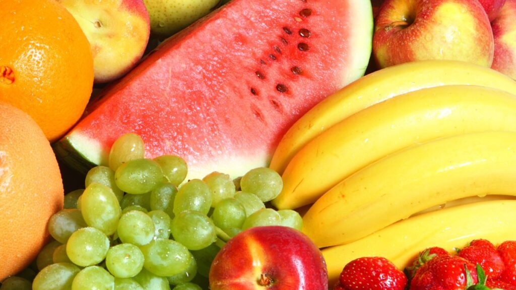 4 frutas que mais elevam a glicose e as melhores opções para quem tem diabetes frutas e diabetes