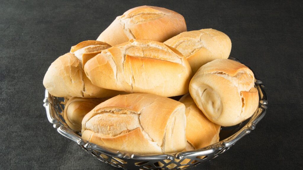 Nutricionista revela se tirar o miolo do pão faz diferença na glicemia de quem tem diabetes pão diabetes