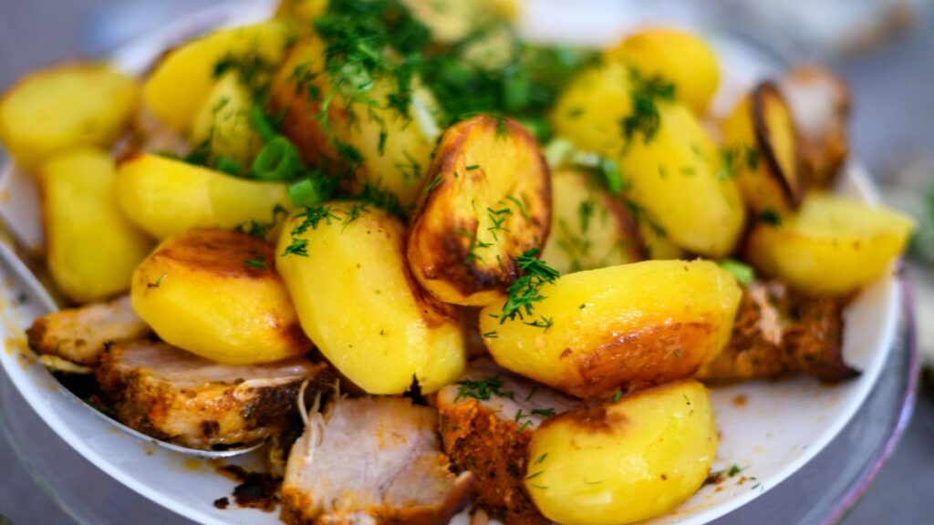 Almoço de sábado: descubra a combinação com batata que pode fazer parte do prato de quem tem diabetes batata frango diabetes