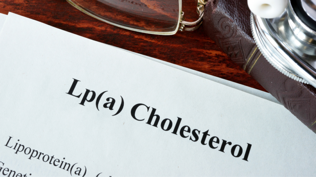 Além do colesterol: entenda o fator genético que pode influenciar o risco de infarto e AVC Documento com a inscrição Lp(a) Cholesterol sobre lipoproteína e risco cardiovascular