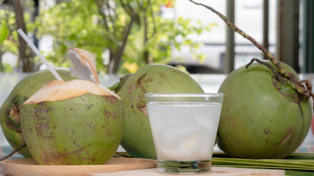 Água de coco ajuda quando a glicose está alta? Entenda o que acontece água de coco e glicose alta