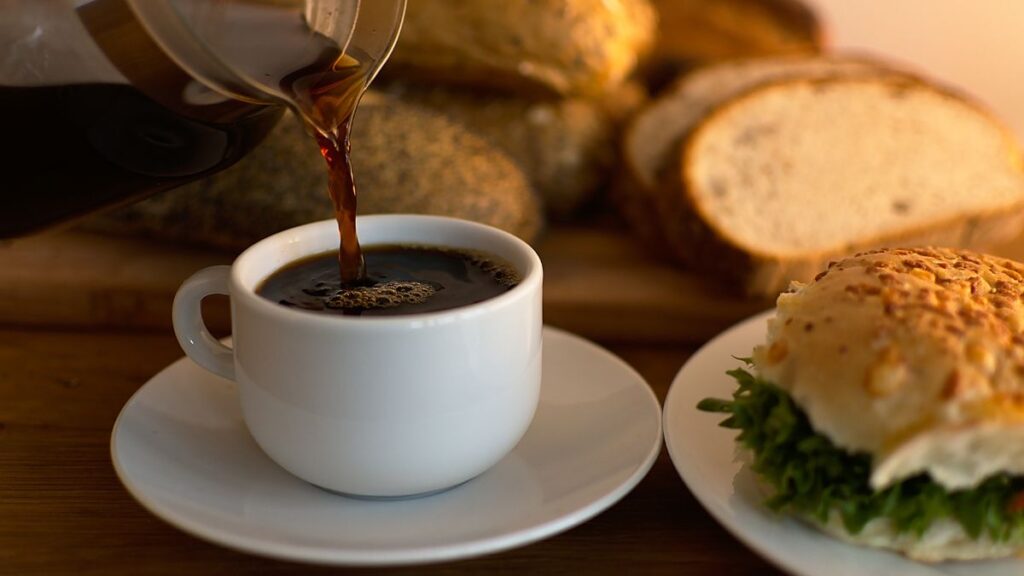 3 erros no café da manhã que podem aumentar a glicose de quem tem diabetes café da manhã diabetes